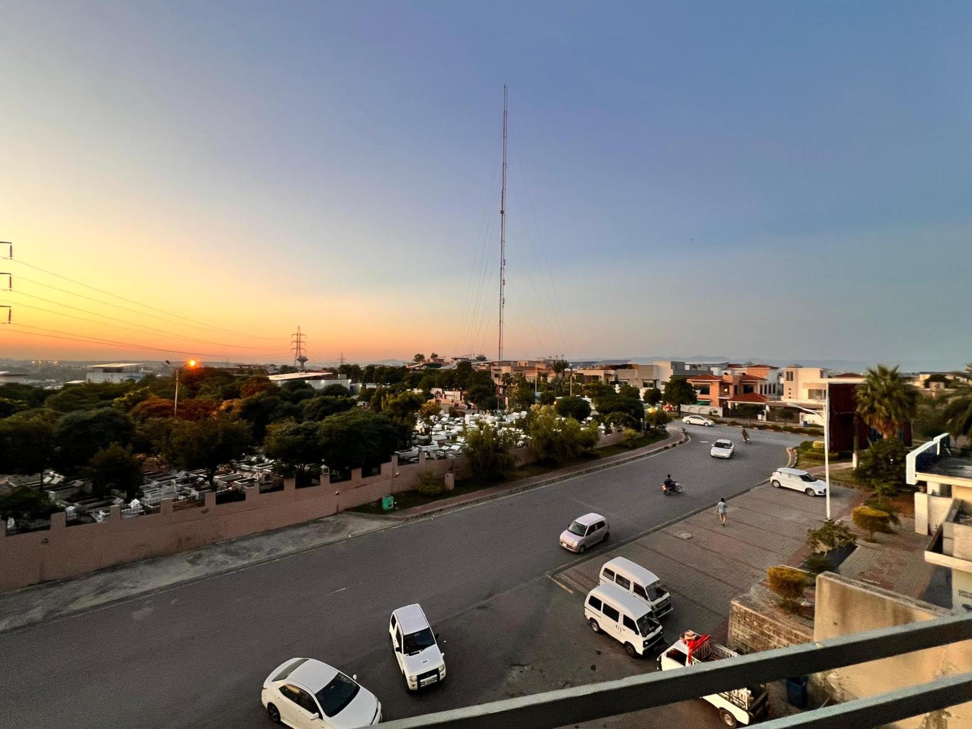 Comfortable Rental Apartments In Bahria Town Равалпинди Экстерьер фото