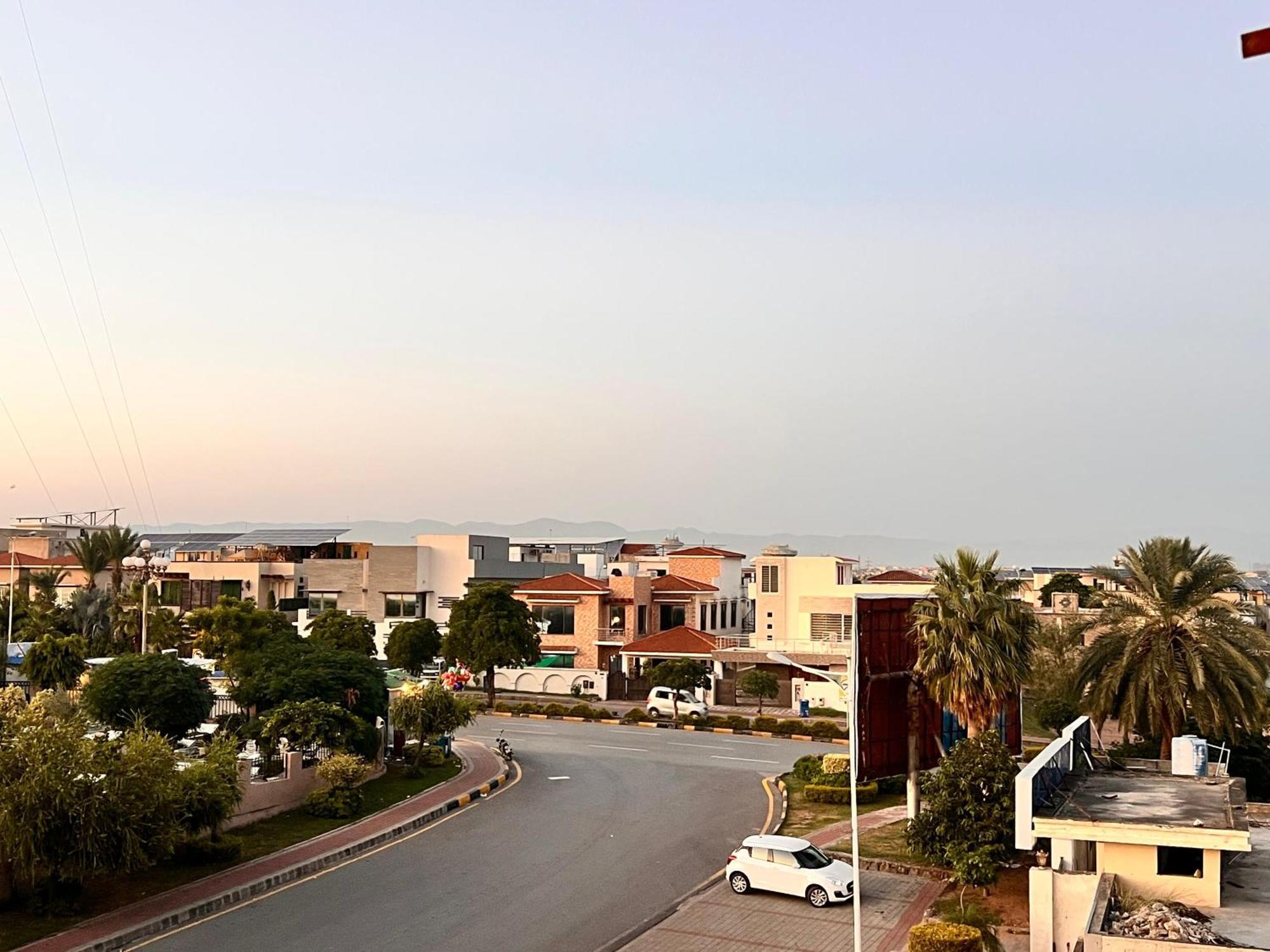 Comfortable Rental Apartments In Bahria Town Равалпинди Экстерьер фото