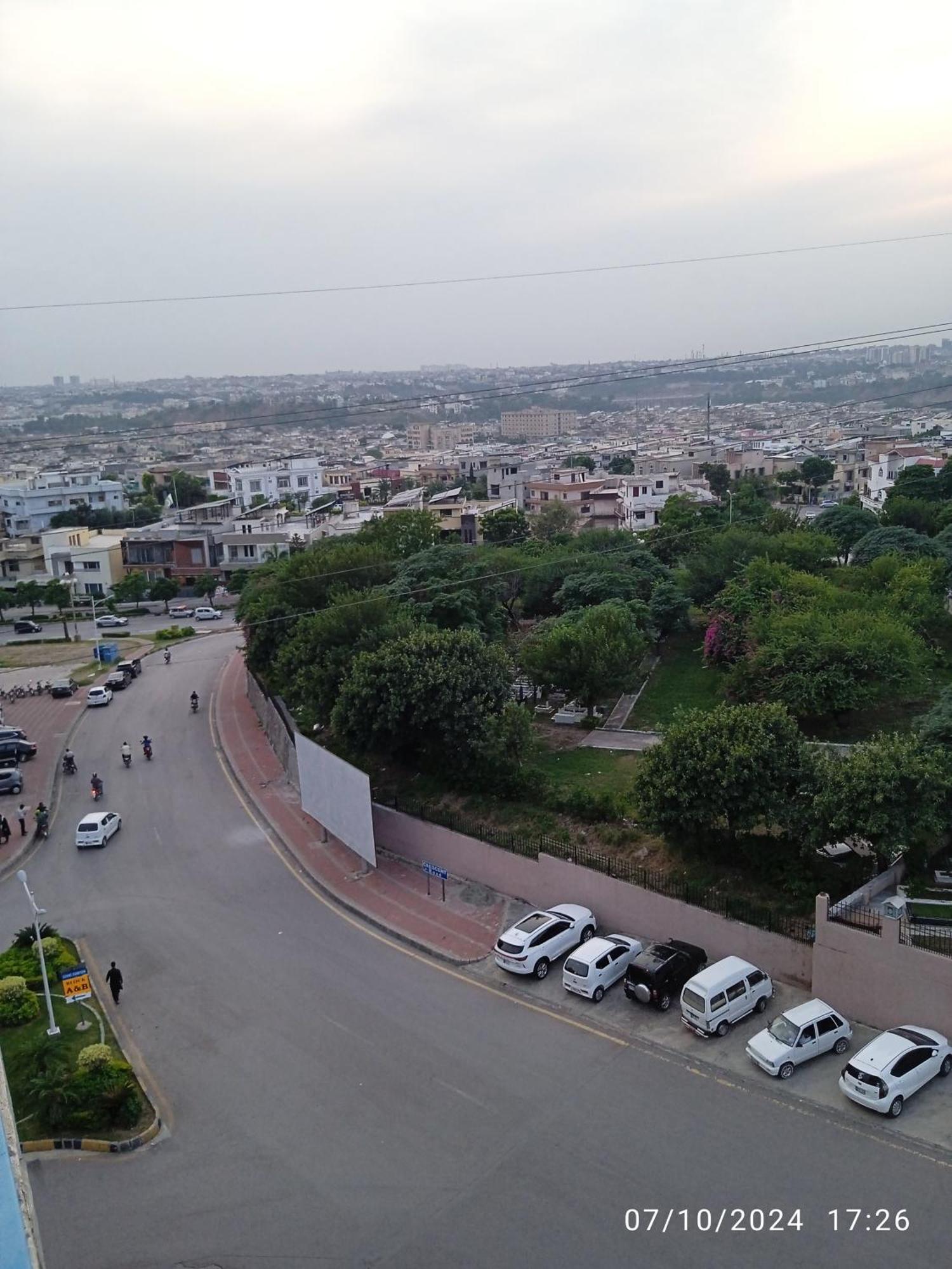 Comfortable Rental Apartments In Bahria Town Равалпинди Экстерьер фото